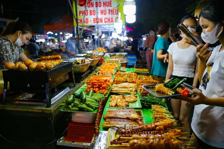 Top 5 Chợ Đêm Ăn Vặt Đà Nẵng: Thiên Đường Ẩm Thực Không Thể Bỏ Qua