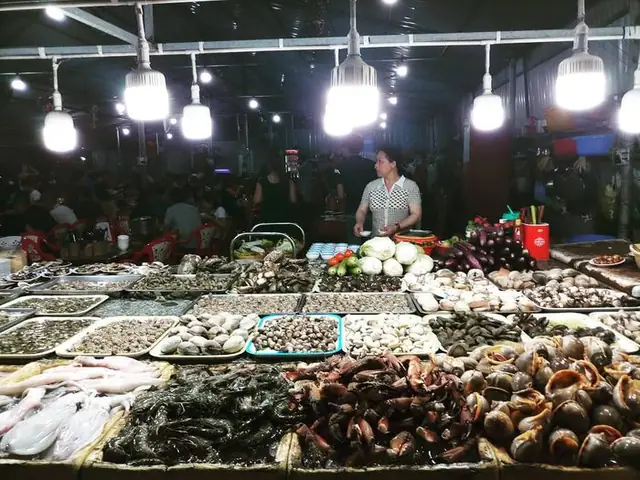 Khám Phá Chợ Đêm Vũng Tàu: Hướng Dẫn Ăn Uống & Mua Sắm