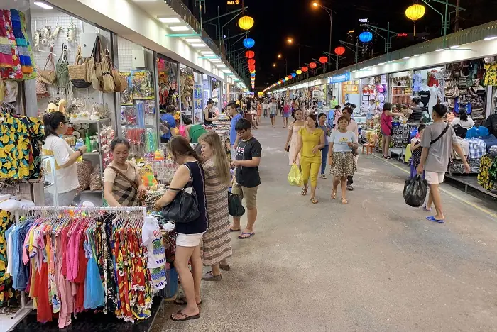 Khám Phá Chợ Đêm Nha Trang: Hướng Dẫn Ẩm Thực & Hoạt Động