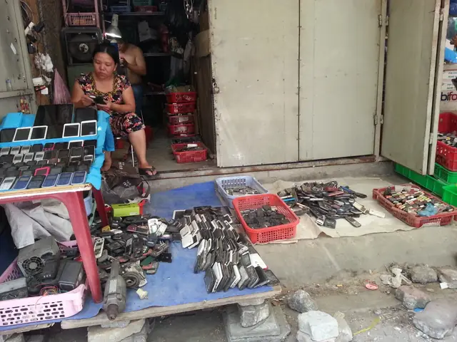 Chợ Điện Thoại Cũ Sài Gòn: Review Toàn Diện Và Lưu Ý Khi Ghé Thăm
