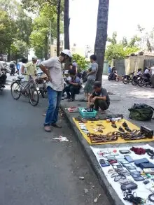 Chợ Điện Thoại Cũ Sài Gòn: Review Toàn Diện Và Lưu Ý Khi Ghé Thăm