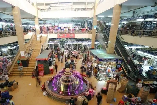 Chợ Đồng Xuân Bán Gì? Cẩm Nang Mua Sắm Toàn Tập Cho Du Khách