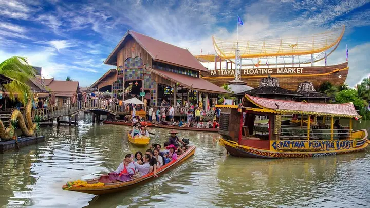 Khám Phá Chợ Nổi Pattaya – Four Regions Floating Market