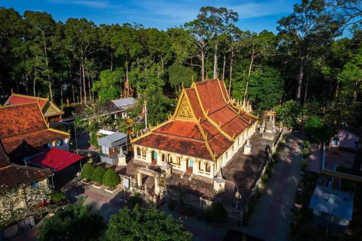 Khám Phá Ao Bà Om – Lịch Sử, Truyền Thuyết Và Điểm Đến Du Lịch
