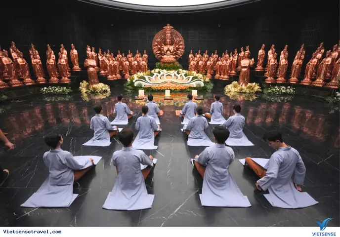 Hướng Dẫn Cầu Lộc Tại Chùa Bà Tây Ninh Cho Du Khách Hướng Dẫn Cầu Lộc Tại Chùa Bà Tây Ninh Cho Du Khách