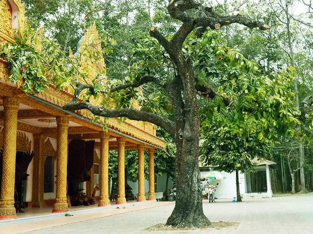 Chùa Bốn Mặt Sóc Trăng: Di Sản 500 Năm Với Kiến Trúc Khmer Đặc Sắc
