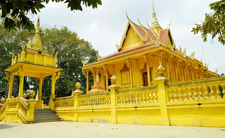 Chùa Bốn Mặt Sóc Trăng: Di Sản 500 Năm Với Kiến Trúc Khmer Đặc Sắc