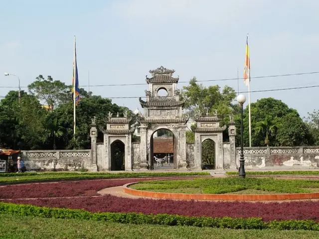 Chùa Chuông Thành Phố Hưng Yên: Lịch Sử, Kiến Trúc Và Hướng Dẫn Tham Quan Chùa Chuông Thành Phố Hưng Yên: Lịch Sử, Kiến Trúc Và Hướng Dẫn Tham Quan