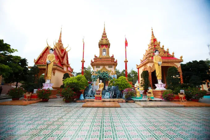 Chùa Xiêm Cán Bạc Liêu: Cẩm Nang Khám Phá Ngôi Chùa Lớn Nhất & Đẹp Nhất Đồng Bằng Sông Cửu Long