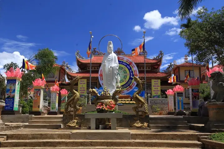 Chùa Ở Di Linh Lâm Đồng: Top 10 Địa Điểm Thiêng Liêng Đáng Tham Quan
