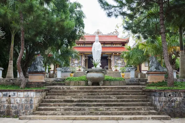 Chùa Ở Di Linh Lâm Đồng: Top 10 Địa Điểm Thiêng Liêng Đáng Tham Quan