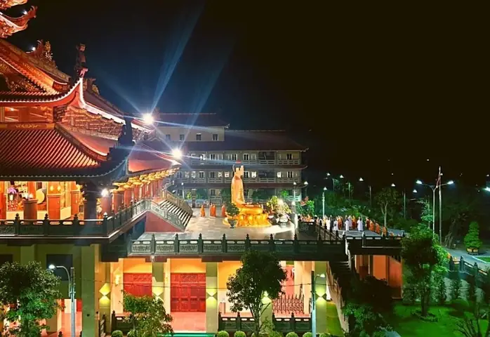 Khám Phá Lịch Sử Và Ý Nghĩa Chùa Phật Cô Đơn Cho Du Khách