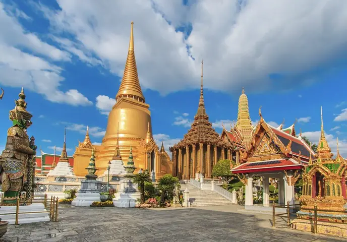 Chùa Phật Ngọc Wat Phra Kaew: Cảnh Giới Tâm Linh Và Di Sản Văn Hóa Vàng Của Thái Lan
