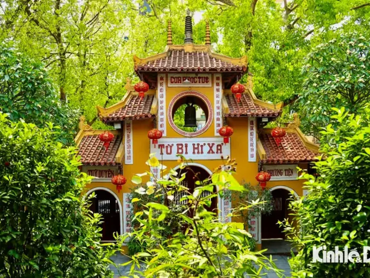 HÌNH ẢNH ẨN DỤ PHONG PHÚ TRONG THƠ HỒ XUÂN HƯƠNG VỀ CỐI CHÀY