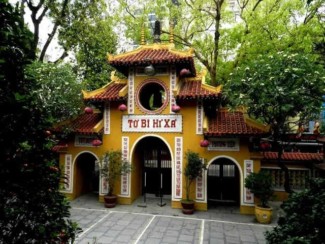 Chùa Quán Sứ Hồ Xuân Hương: Lịch Sử, Kiến Trúc & Hướng Dẫn Tham Quan Chùa Quán Sứ Hồ Xuân Hương: Lịch Sử, Kiến Trúc & Hướng Dẫn Tham Quan
