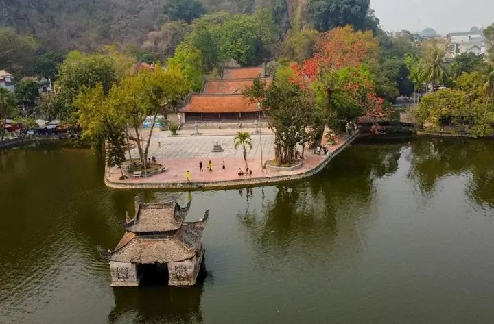 Khám Phá Chùa Thầy Hà Nội: Lịch Sử, Kiến Trúc Và Du Lịch