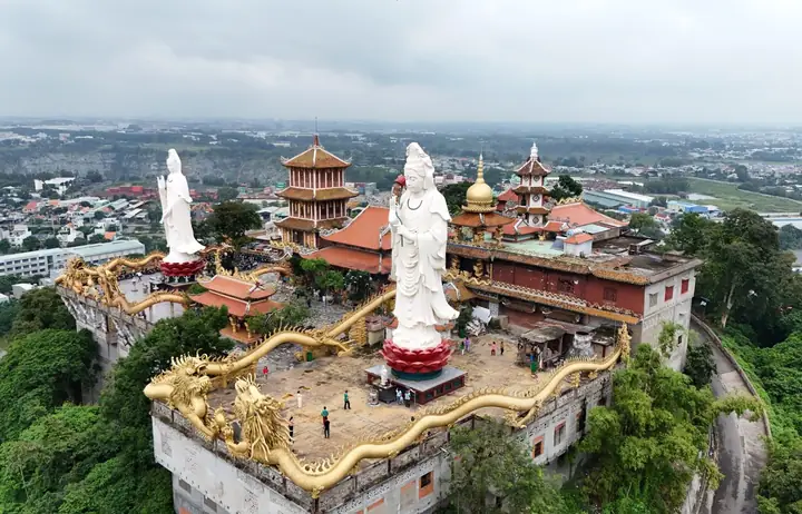 Khám Phá Chùa Châu Thới – Ngọn Núi Linh Thiêng Tại Bình Dương