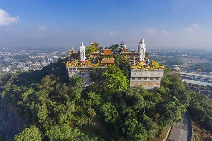 Khám Phá Chùa Châu Thới – Ngọn Núi Linh Thiêng Tại Bình Dương Khám Phá Chùa Châu Thới – Ngọn Núi Linh Thiêng Tại Bình Dương