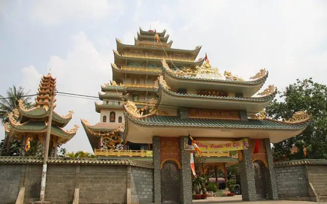 Chùa Vạn Đức Tô Ngọc Vân: Hướng Dẫn Chi Tiết Về Lịch Sử, Kiến Trúc Và Kinh Nghiệm Tham Quan Chùa Vạn Đức Tô Ngọc Vân: Hướng Dẫn Chi Tiết Về Lịch Sử, Kiến Trúc Và Kinh Nghiệm Tham Quan