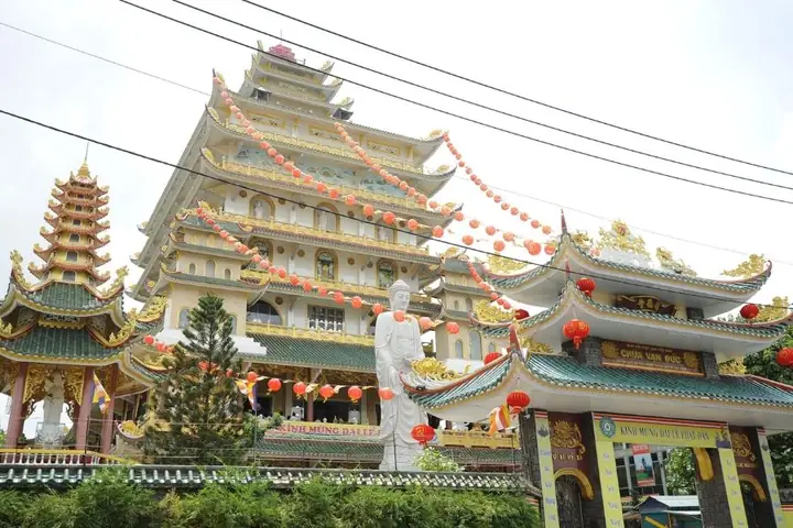 Chùa Vạn Đức Tô Ngọc Vân: Hướng Dẫn Chi Tiết Về Lịch Sử, Kiến Trúc Và Kinh Nghiệm Tham Quan Chùa Vạn Đức Tô Ngọc Vân: Hướng Dẫn Chi Tiết Về Lịch Sử, Kiến Trúc Và Kinh Nghiệm Tham Quan