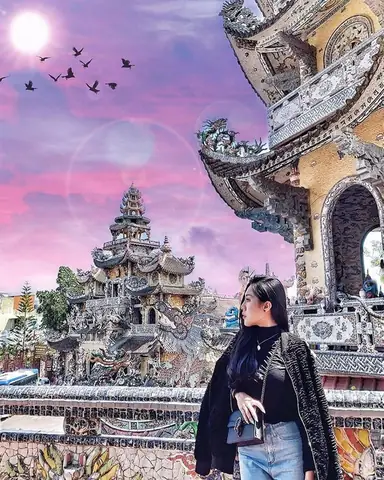 Chùa Ve Chai Đà Lạt: Review Chi Tiết Và Kinh Nghiệm Tham Quan Thực Tế Chùa Ve Chai Đà Lạt: Review Chi Tiết Và Kinh Nghiệm Tham Quan Thực Tế