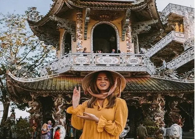 Chùa Ve Chai Đà Lạt: Review Chi Tiết Và Kinh Nghiệm Tham Quan Thực Tế Chùa Ve Chai Đà Lạt: Review Chi Tiết Và Kinh Nghiệm Tham Quan Thực Tế