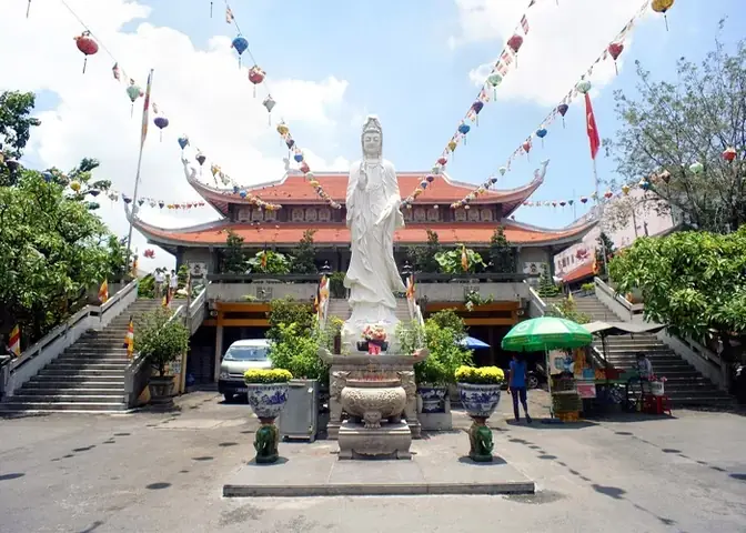 Khám Phá Chùa Vĩnh Nghiêm – Ngôi Chùa Phật Giáo Yên Bình Giữa Sài Gòn