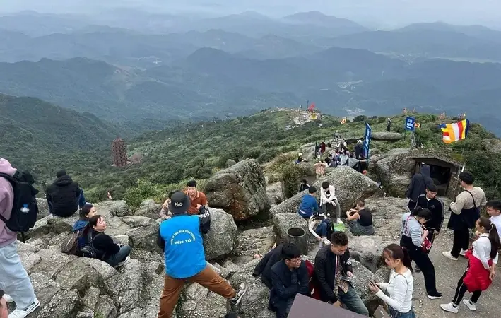 Tìm Hiểu Số Bậc Thang Trên Núi Yên Tử Và Cách Leo Hiệu Quả Tìm Hiểu Số Bậc Thang Trên Núi Yên Tử Và Cách Leo Hiệu Quả