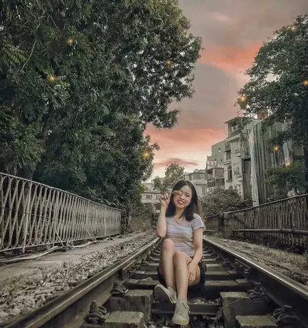 Chụp Ảnh Đường Tàu Hà Nội: Cẩm Nang Trải Nghiệm An Toàn Và Văn Minh