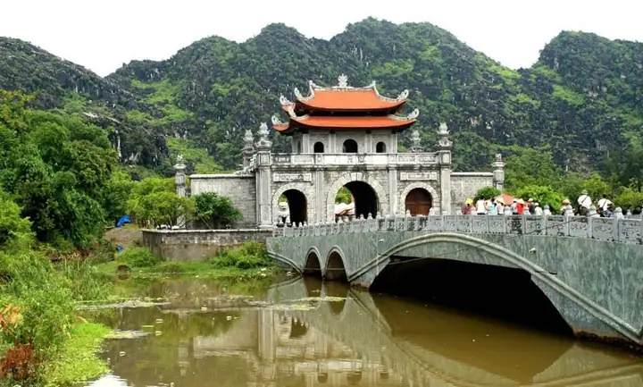 Cố Đô Hoa Lư Có Gì? Cẩm Nang Khám Phá Di Sản Văn Hiến 1000 Năm Tuổi