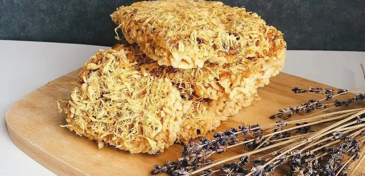 Review Cơm Cháy Chà Bông Quận 7: Trải Nghiệm Món Quà Vặt Sài Gòn
