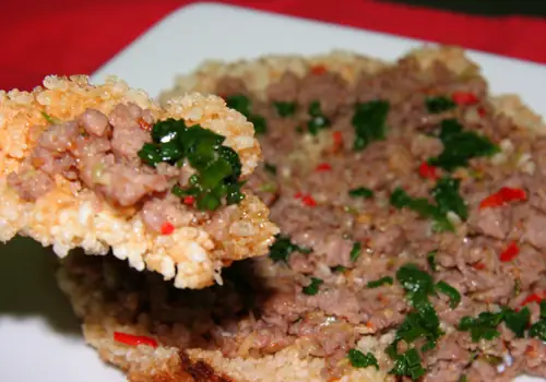 Review Cơm Cháy Chà Bông Quận 7: Trải Nghiệm Món Quà Vặt Sài Gòn