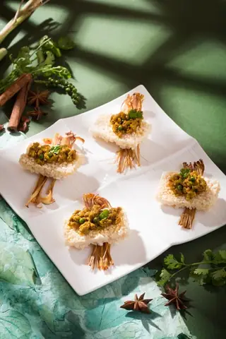 Cẩm Nang Trải Nghiệm Ẩm Thực: Cơm Cháy Sốt Dê Ninh Bình Độc Đáo