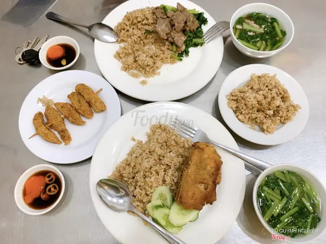 Khám Phá Cơm Gà Lý Tự Trọng – Địa Chỉ, Giá Và Món Đặc Trưng