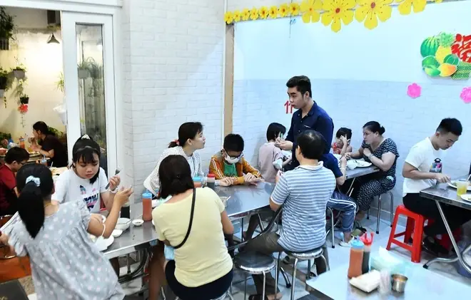 Khám Phá Cơm Gà Lý Tự Trọng – Địa Chỉ, Giá Và Món Đặc Trưng