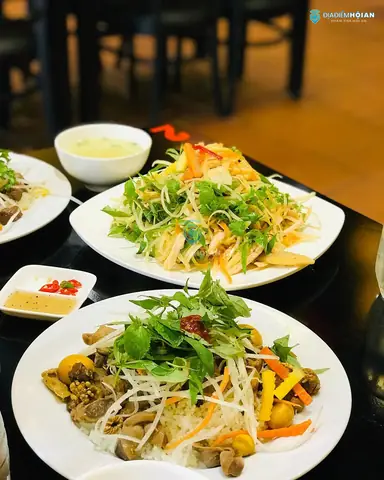 Cơm Gà Bà Nga Hội An: Đánh Giá Chi Tiết Và Lời Khuyên Thực Tế