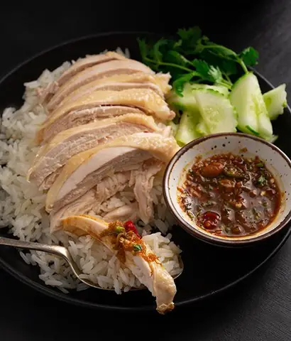 Đánh Giá Chi Tiết Quán Cơm Gà Hải Nam Nguyễn Tri Phương: Trải Nghiệm Ẩm Thực Đậm Chất Sài Gòn