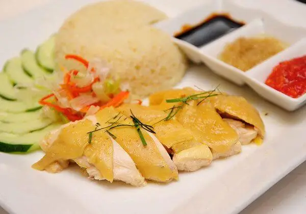 Đánh Giá Chi Tiết Quán Cơm Gà Hải Nam Nguyễn Tri Phương: Trải Nghiệm Ẩm Thực Đậm Chất Sài Gòn