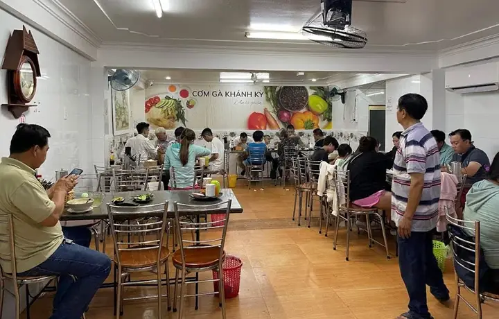 Khám Phá Cơm Gà Khánh Kỳ – Thực Đơn, Trải Nghiệm Ngon Phan Rang