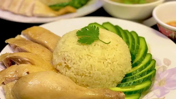 Cẩm Nang Thưởng Thức Cơm Gà Quy Nhơn Nổi Tiếng: Góc Nhìn Thực Tế Từ Một Người Ăn Hàng