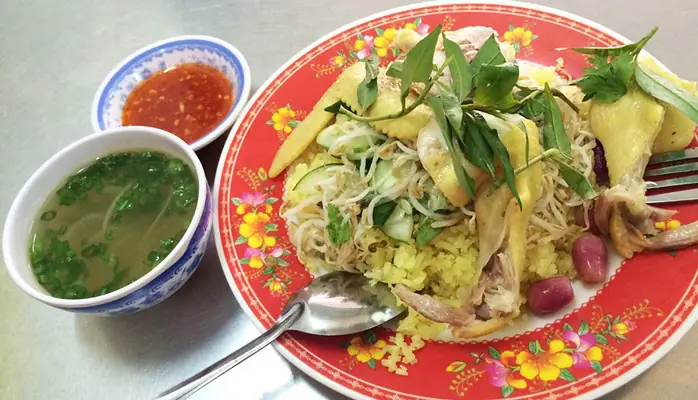 Cơm Gà Tuyết Nhung Phú Yên Là Gì?