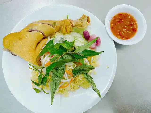 Cơm Gà Tuyết Nhung Phú Yên Là Gì?