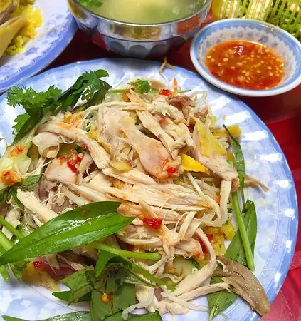 Cơm Gà Tuyết Nhung Phú Yên Là Gì?