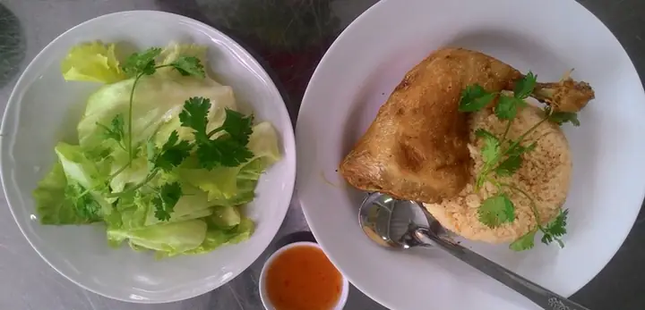 Khám Phá Cách Làm Cơm Gà Xối Mỡ Ngon Chuẩn Phố Xá