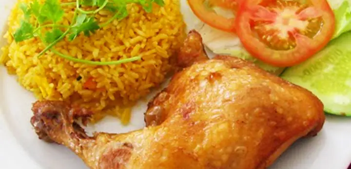 Cơm Gà Xối Mỡ Thạch Lam: Địa Chỉ, Thực Đơn & Đánh Giá