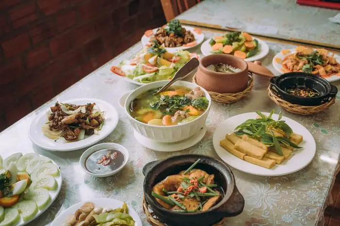 Top 5 Quán Cơm Niêu Đà Lạt Ngon Nhất: Đánh Giá Chi Tiết Từ A Đến Z