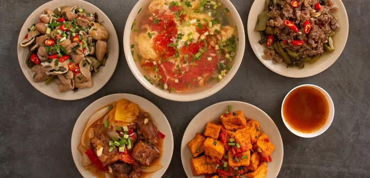 Khám Phá Cơm Rang Dưa Bò Bà Dung – Hương Vị Truyền Thống Hà Nội
