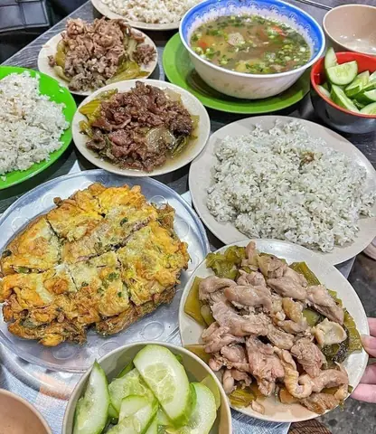 Khám Phá Cơm Rang Dưa Bò Bà Dung – Hương Vị Truyền Thống Hà Nội