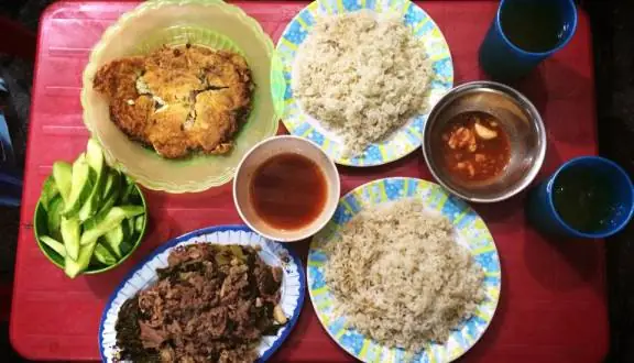 Khám Phá Cơm Rang Dưa Bò Bà Dung – Hương Vị Truyền Thống Hà Nội