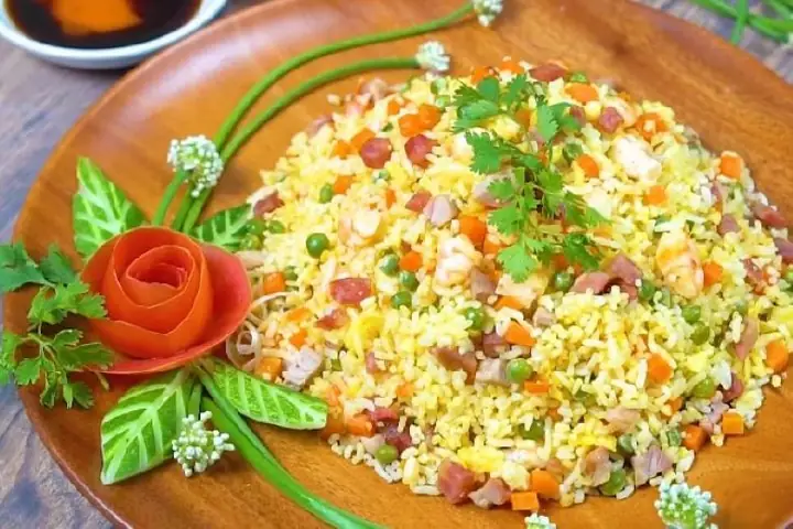 Cơm Rang Thập Cẩm Hà Nội: 5 Địa Điểm Ngon, Uy Tín Nhất